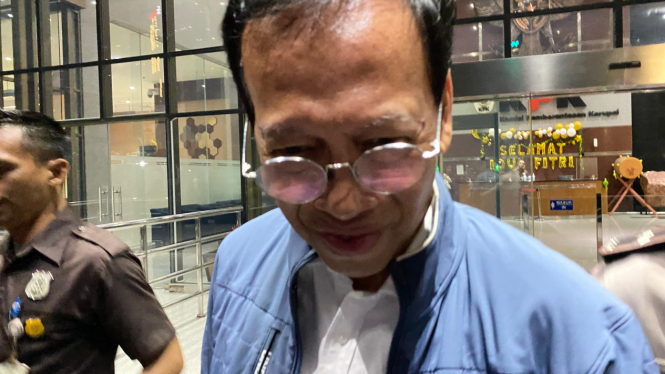 Mantan Direktur LPEI, Robert Pakpahan usai rampung diperiksa KPK sebagai saksi dalam kasus dugaan korupsi LPEI