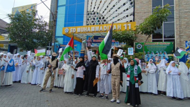 Siswa SD Muhammadiyah Surabaya Gelar Aksi Solidaritas Palestina