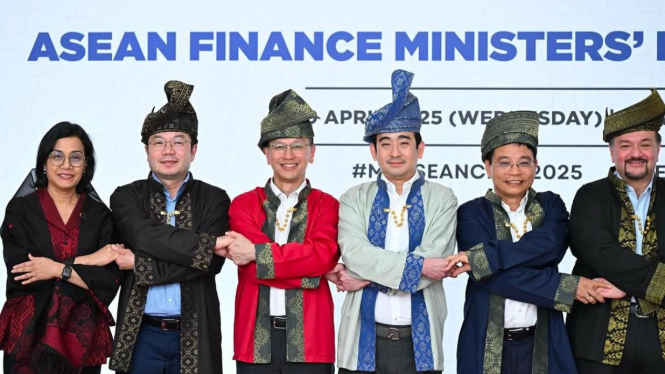 Menteri Keuangan, Sri Mulyani bersama menkeu ASEAN (dok: Instagram @smidrawati)