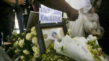Pemakaman Musisi Senior Titiek Puspa di TPU Tanah Kusir