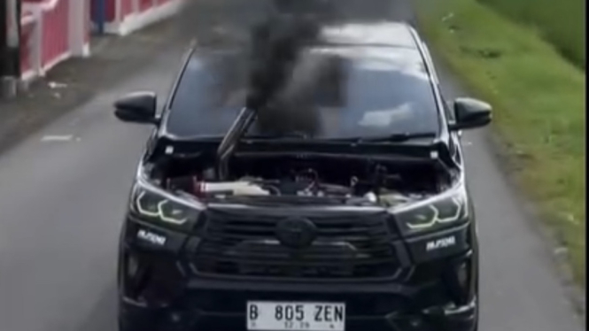 Toyota Innova dimodifikasi ekstrem