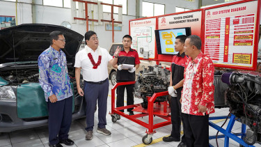 TMMIN Serahkan Toyota Fortuner Sebagai Alat Praktek SMKN 2 Salatiga