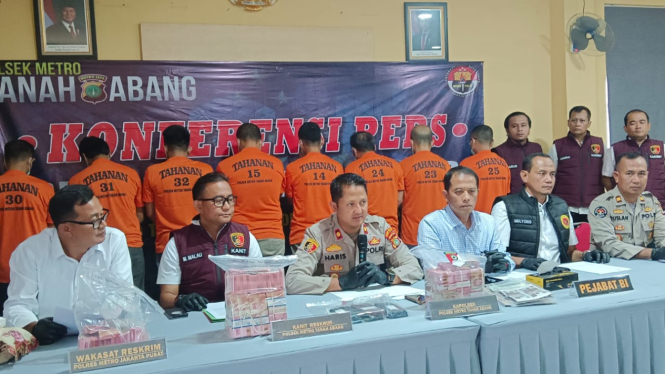 Konferensi pers soal kasus uang palsu di Polsek Metro Tanah Abang (dok. istimewa)