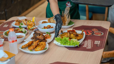 Menu ala rumahan di restoran.