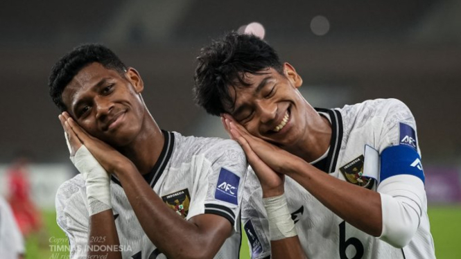 Pemain Timnas Indonesia U-17, Fadly Alberto Hengga (kiri)