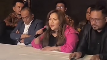 Menurut Lisa, perkenalan mereka bermula melalui seorang kenalan berinisial AA yang mempertemukan keduanya. 