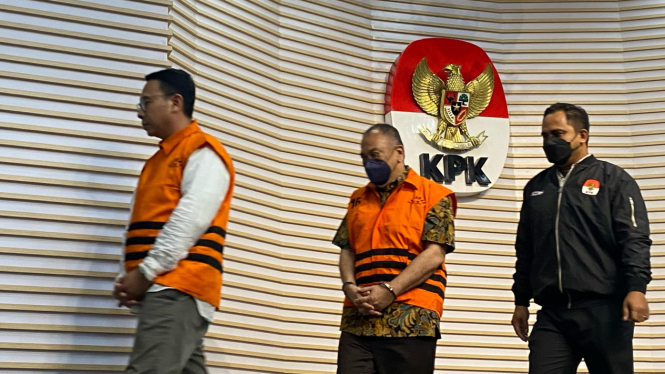 Dua tersangka kasus korupsi jual beli gas di PT PGN resmi ditahan KPK, Jumat 11 April 2025