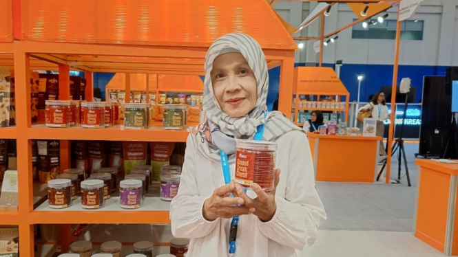BRI Berhasil Buat Pengusaha Kue Ini Naik Kelas