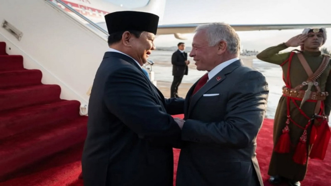Presiden Prabowo disambut Raja Abdullah II setiba di Yordania