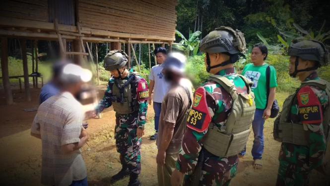 VIVA Militer: 3 OPM menyerahkan diri ke Yonif 144/Jaya Yudha