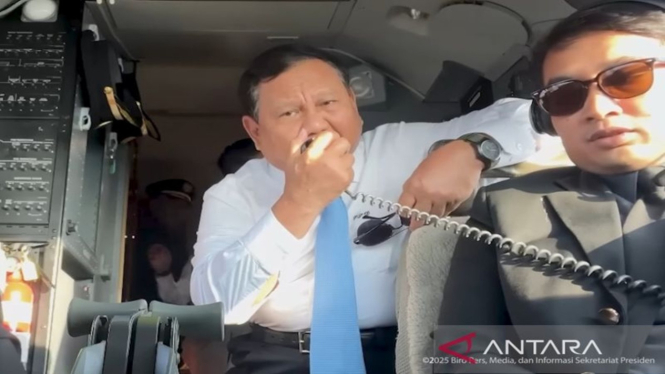 Presiden RI Prabowo Subianto menyapa pilot pesawat tempur Yordania