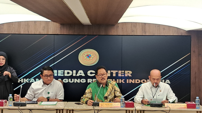 Konferensi pers Mahkamah Agung terkait hakim terlibat kasus suap vonis lepas perkara korupsi CPO, Senin, 14 April 2025.