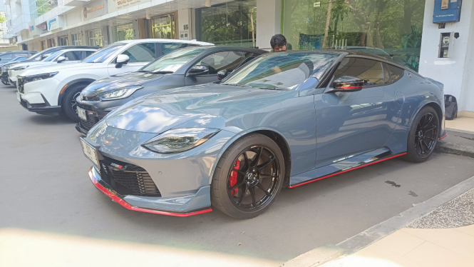 Nissan Fairlady Z Nismo dan Toyota GR Yaris menggunakan PPF V-Kool