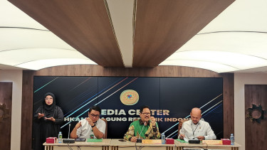 Konferensi pers Mahkamah Agung oleh Juru Bicara MA, Yang Mulia Yanto (tengah)