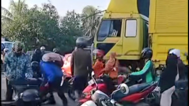Komedian Gilang Gombloh jadi korban kecelakaan truk