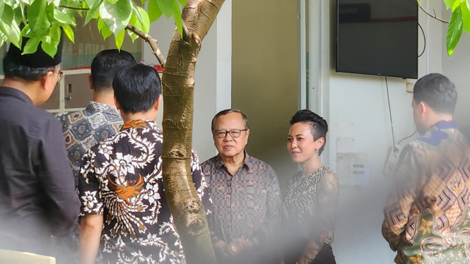 Uskup Agung Jakarta Ignatius Suharyo di Rutan KPK setelah menjenguk Sekjen PDIP Hasto Kristiyanto, Senin 14 April 2025