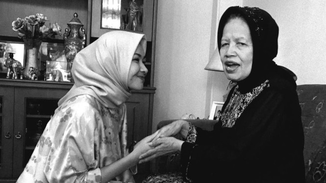 Alya Rohali dan Ibunya