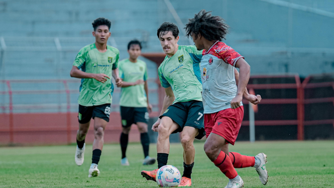 Pertandingan Persahabatan Persebaya Vs Sang Maestro FC (Media Official Persebaya)