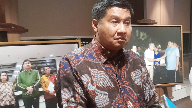 [Menteri Perumahan dan Kawasan Permukiman (PKP), Maruarar Sirait, saat ditemui di kantornya, kawasan Thamrin, Jakarta Pusat, Senin, 14 April 2025]