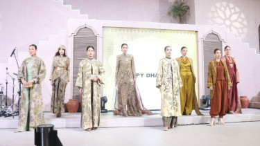 Koleksi Poppy Dharsono di Ramadan Runway 2025.