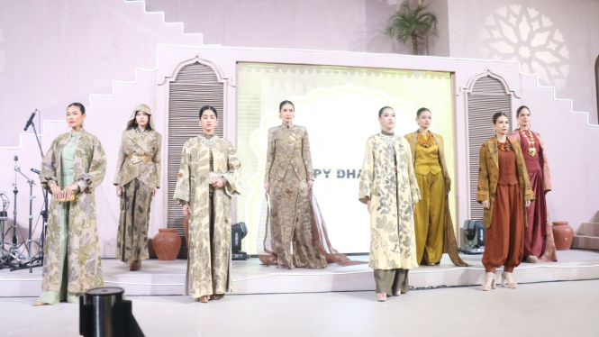 Koleksi Poppy Dharsono di Ramadan Runway 2025.