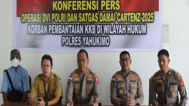 Kasatgas Humas Operasi Damai Cartenz 2025, Kombes Pol. Yusuf Sutejo (tengah).