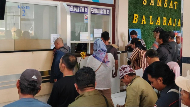 Layanan program pemutihan pajak kendaraan bermotor di Samsat Balaraja, Tangerang