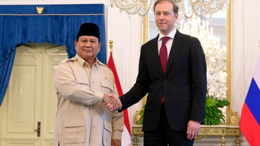 Presiden RI Prabowo Subianto dan Wakil Pertama Perdana Menteri Federasi Rusia, Denis Manturov di Istana Merdeka, Jakarta Pusat, Selasa, 15 April 2025 (sumber foto: Muchlis Jr - Biro Pers Sekretariat Presiden)