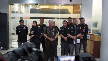 Konferensi pers Kejagung terkait penetapan tersangka kasus suap putusan lepas atau ontslag perkara korupsi crude palm oil atau CPO. 