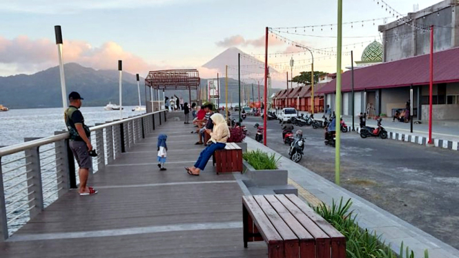 Kawasan kuliner di kawasan Pasar Gamalama, Ternate.