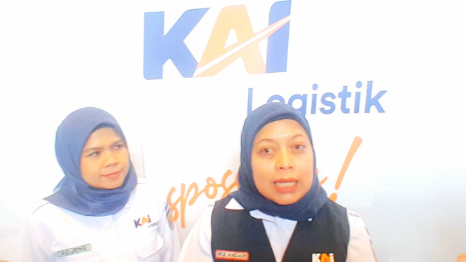 [Vice President (VP) of Corporate Secretary KAI Logistik, Dwi Wulandari, dalam konferensi pers di kawasan Thamrin, Jakarta Pusat, Rabu, 16 April 2025]