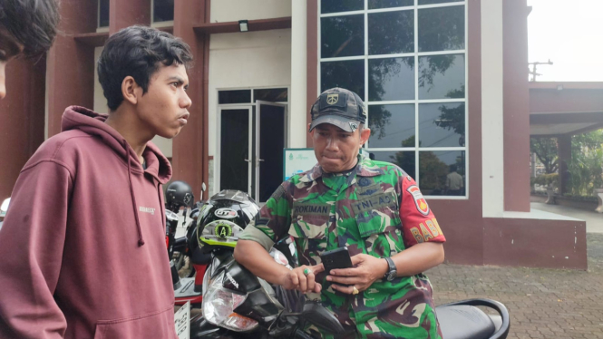 Anggota TNI AD mendatangi kegiatan diskusi mahasiswa di UIN Walisongo Semarang