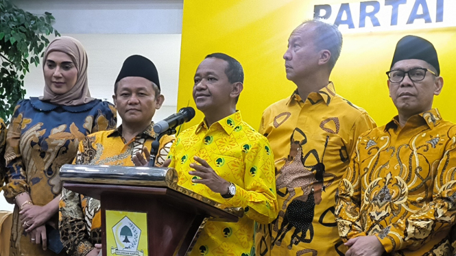 Ketua Umum Partai Golkar, Bahlil Lahadalia di Kantor DPP Partai Golkar, Jakarta Barat, Rabu, 16 April 2025