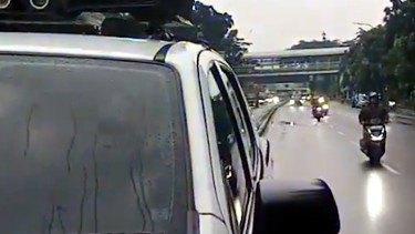 Mobil polisi parkir di kawasan Cawang, Jakarta Timur