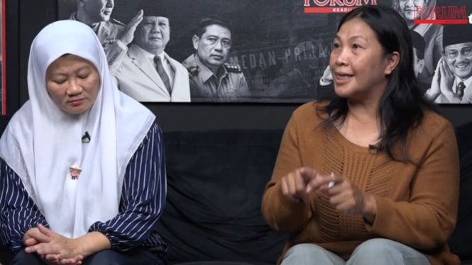 Vivi (kiri) dan Butet (kanan) mantan pemain sirkus Taman Safari Indonesia (TSI)