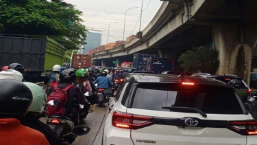 Kemacetan parah di Jalan Yos Sudarso Jakarta Utara, arah Pelabuhan Tanjung Priok