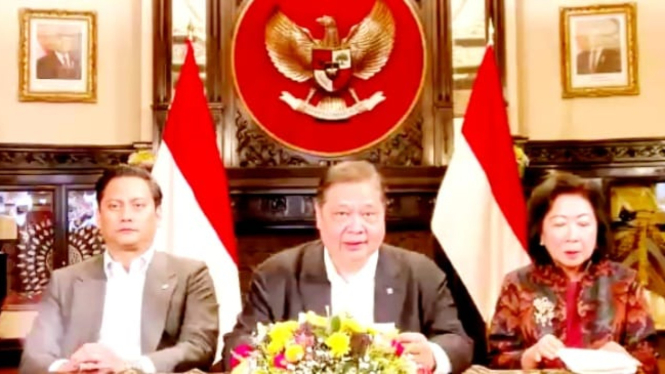Menteri Koordinator Bidang Perekonomian, Airlangga Hartarto, dalam telekonferensi pers 'Perkembangan Terkini Negosiasi dan Diplomasi Perdagangan Indonesia-Amerika Serikat, Jumat, 18 April 2025.