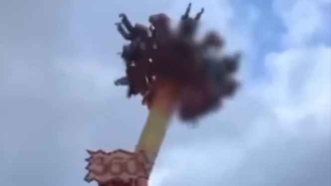 Tangkapan layar wisatawan terpental. (video viral)