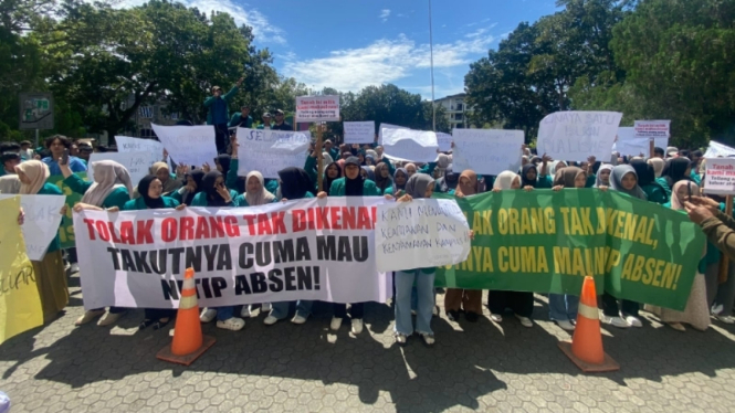 Aksi damai mahasiswa Universitas Abulyatama, Aceh Besar. 