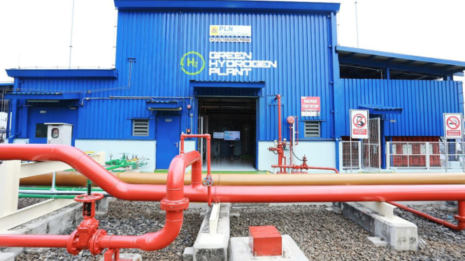 Green Hydrogen Plant (GHP) di PLTGU Priok juga merupakan salah satu dari 22 unit Green Hydrogen Plant (GHP) PLN yang menjadi penopang ekosistem hidrogen di sisi hulu.