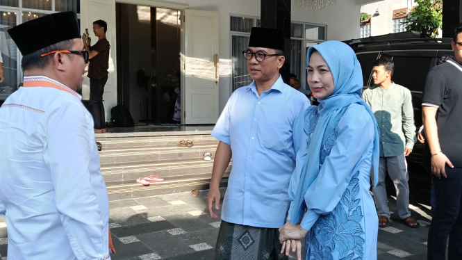 Ratu Zakiyah bersama Suaminya, Yandri Susanto.