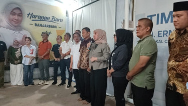Calon Wali Kota Banjarbaru, Hj. Erna Lisa Halaby, memberikan sambutan usai dinyatakan menang dalam PSU Banjarbaru 2025 - Foto Dok Muhammad Faidurrahman 