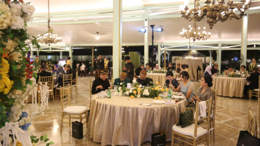 Menikmati hidangan khas kerajaan di Royal Dinner Mangkunegaran Solo