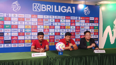 Alfredo Vera dalam Jumpa Pers Sebelum Lawan Persebaya