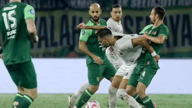 Duel Persebaya Surabaya vs Madura United