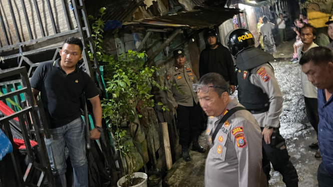 Polisi saat mengamankan lokasi tawuran di Belawan, Kota Medan.(istimewa/VIVA)