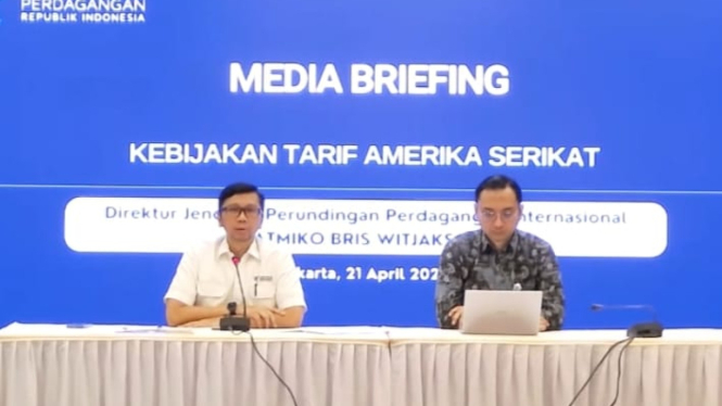 Direktur Jenderal Perundingan Perdagangan Internasional Kementerian Perdagangan, Djatmiko Bris Witjaksono, dalam konferensi pers di kantor Kementerian Perdagangan, Jakarta Pusat, Senin, 21 April 2025
