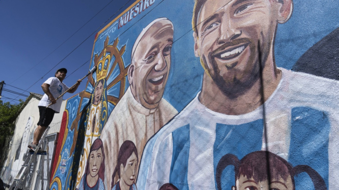 Mural Lionel Messi dan Paus Fransiskus