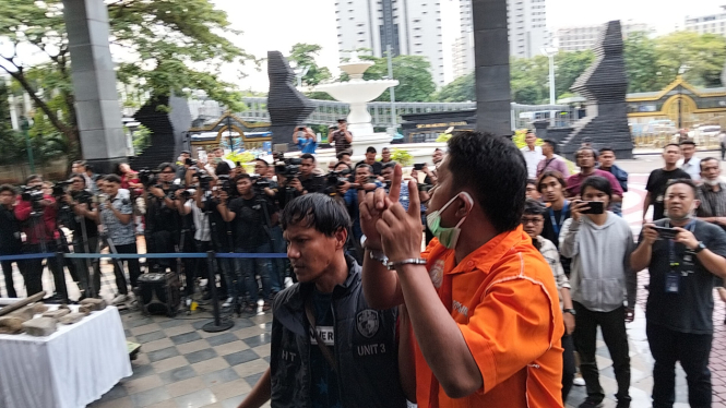 Pelaku yang teriak