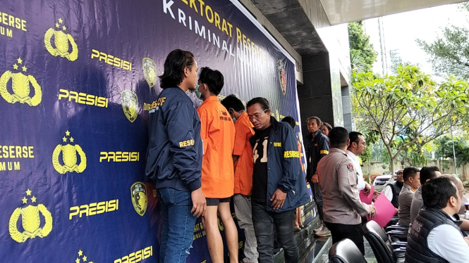 5 pelaku pembakaran mobil polisi di Depok yang sudah ditangkap